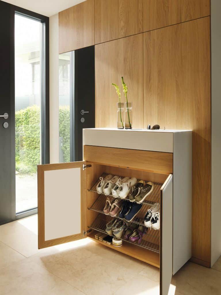 Experts suggest that you design the entrance shoe cabinet like this