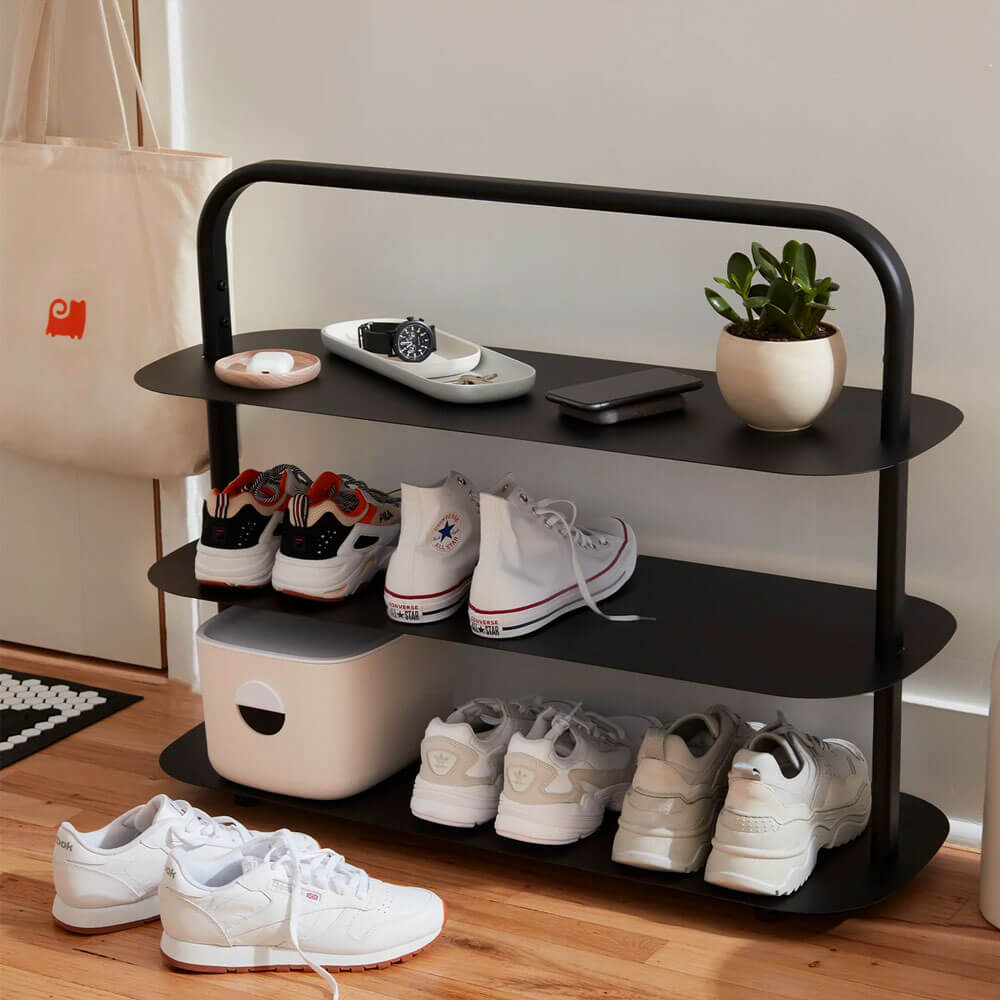 Experts suggest that you design the entrance shoe cabinet like this